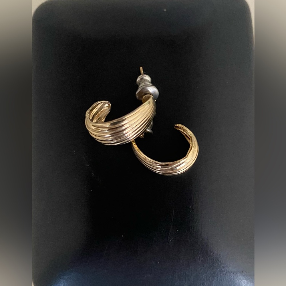 COPY - Elegant Gold Tone Hoop Earrings